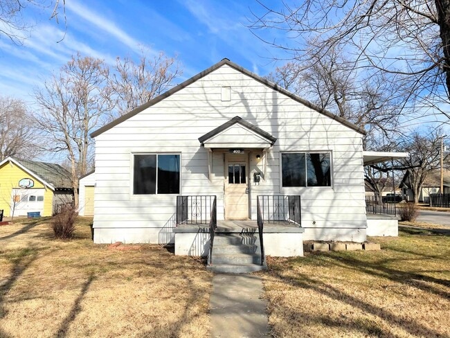 Building Photo - 3 Bedroom Home on Corner Lot