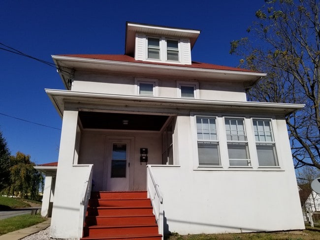 Building Photo - 449 School St