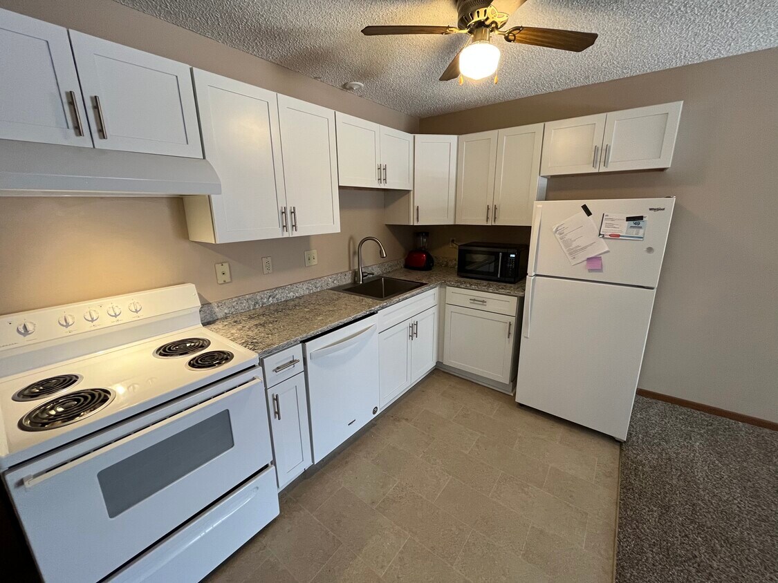 924 4th St SW Unit 205, Forest Lake, MN 55025 Apartments in Forest