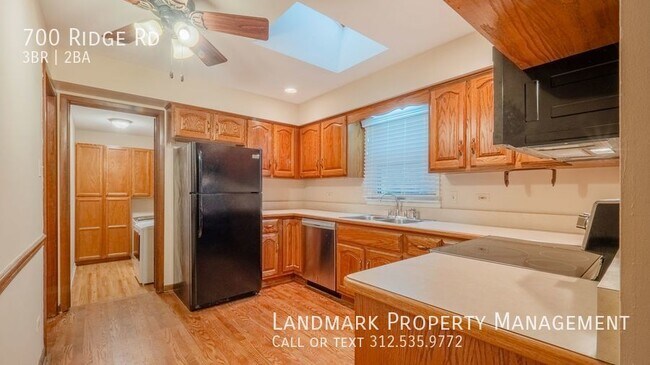 Building Photo - 700 Ridge Rd, Lemont