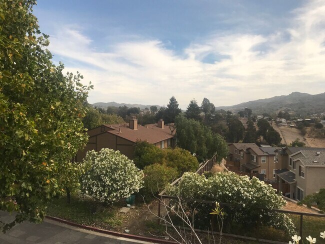 Building Photo - STUNNING 3BD/2.5BA TOWNHOME WITH A BEAUTIFUL VIEW IN EL SOBRANTE, CA!!!