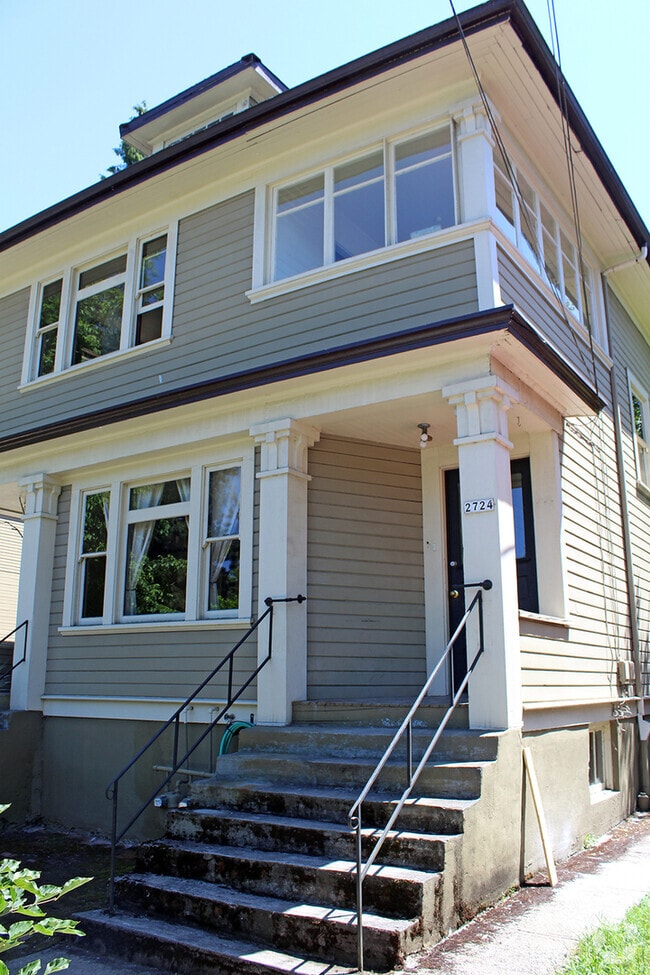 Building Photo - 2726-2726 NE Everett St
