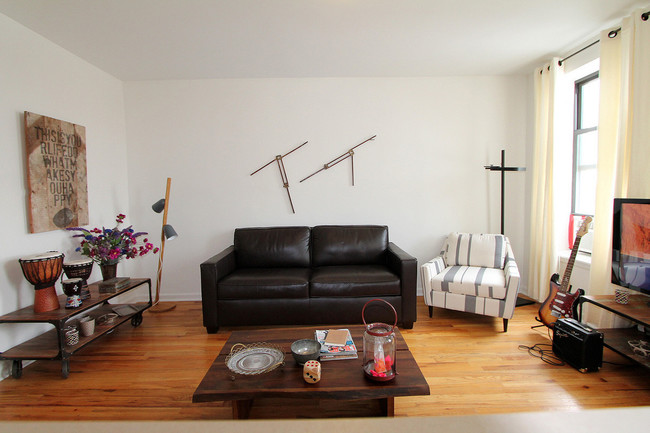 Foto del interior - 320 Sterling Street