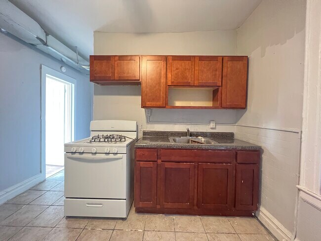121-123 Elizabeth Ave 1 - 122 Elizabeth Ave