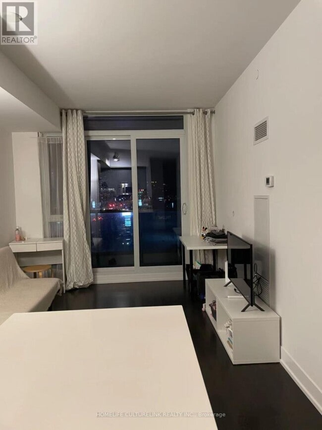 Photo du bâtiment - 9471 Yonge St