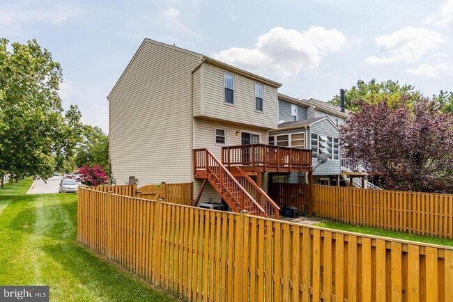 Foto del edificio - 46 Running Brooke Dr