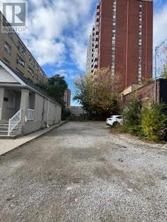 Photo du bâtiment - 692 Northcliffe Blvd