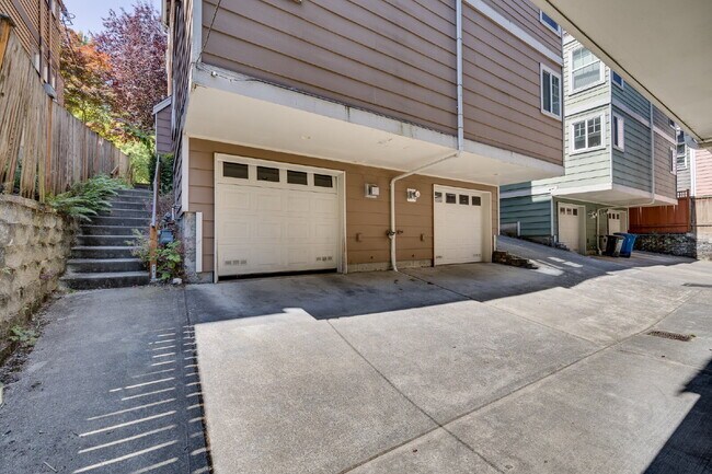 Foto del edificio - Stylish 3 bedroom townhome in Madison Valley!