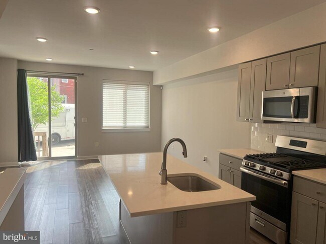 Foto del edificio - 3310 Mantua Ave