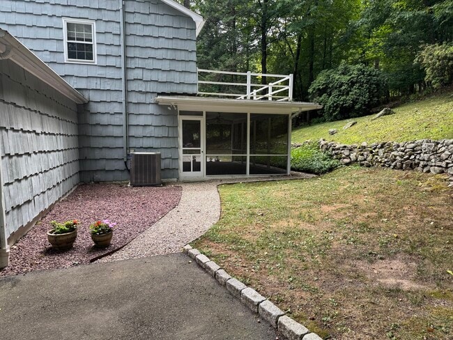 Building Photo - 6 Rivergate Woods