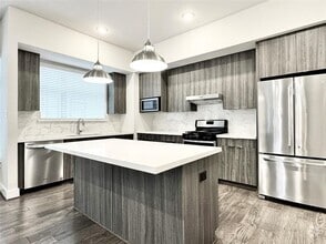 Building Photo - 5815 Fairdale Ln