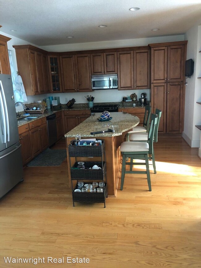 Building Photo - 4 br, 3.5 bath House - 713 14th Street
