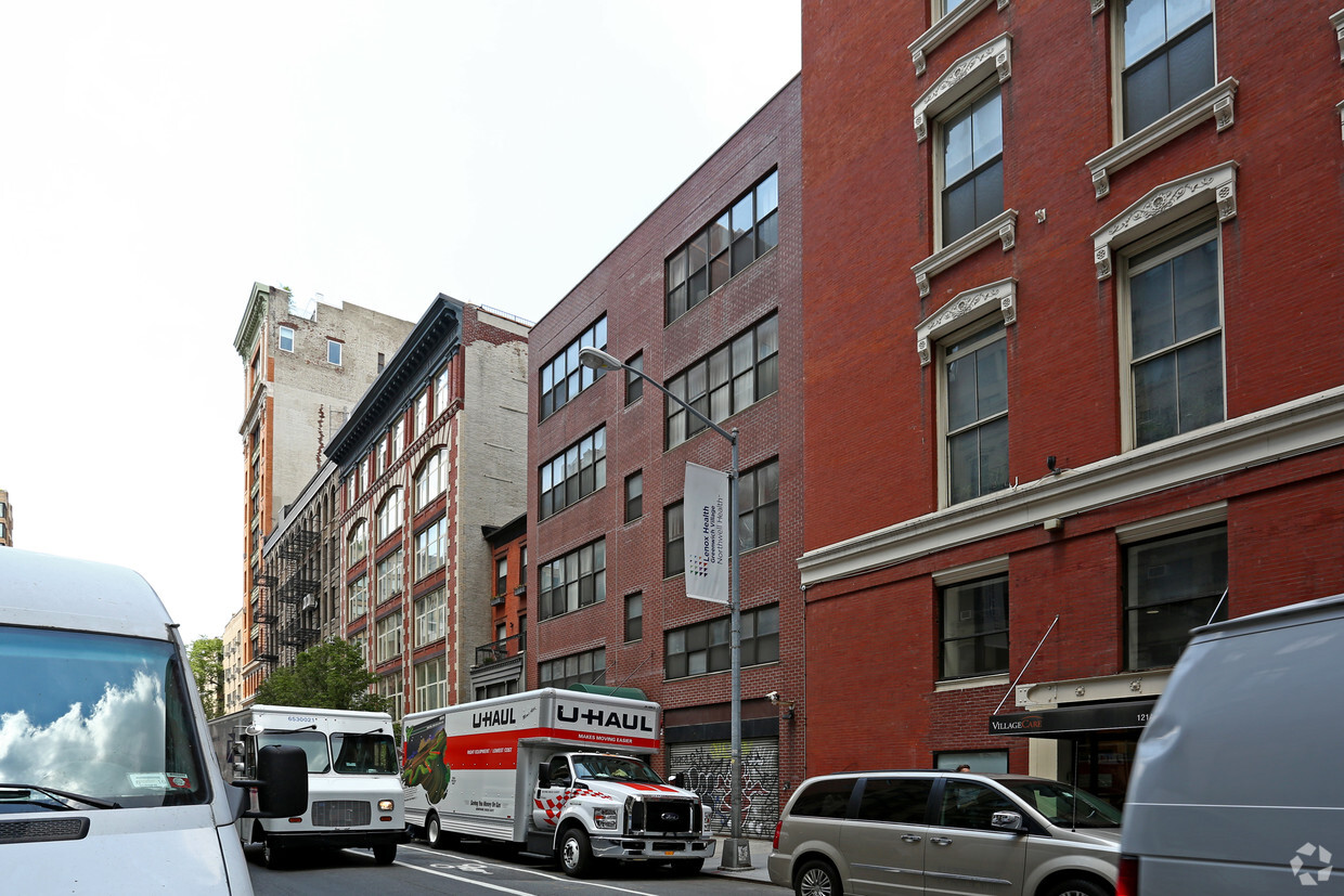 Building Photo - 123 W 20th St