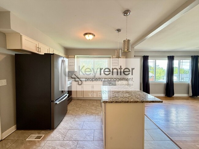 Foto del edificio - 7813 Holiday Hills Cir