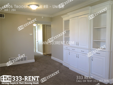 Building Photo - Large converted duplex close to UMKC & Roc...