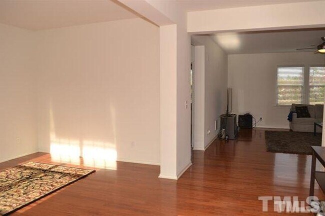 Building Photo - 221 Seymour Pl