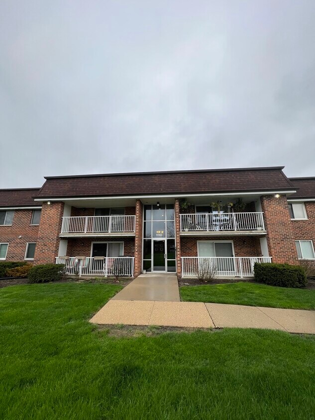 1110 Westover Ln Unit 2A, Schaumburg, IL 60193 Condo for Rent in