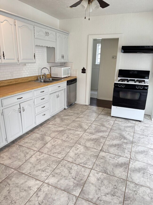 Foto del edificio - Adorable Rental Property Available in the heart of Guthrie.