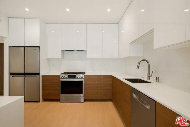 Foto del edificio - 10630 Wilkins Ave