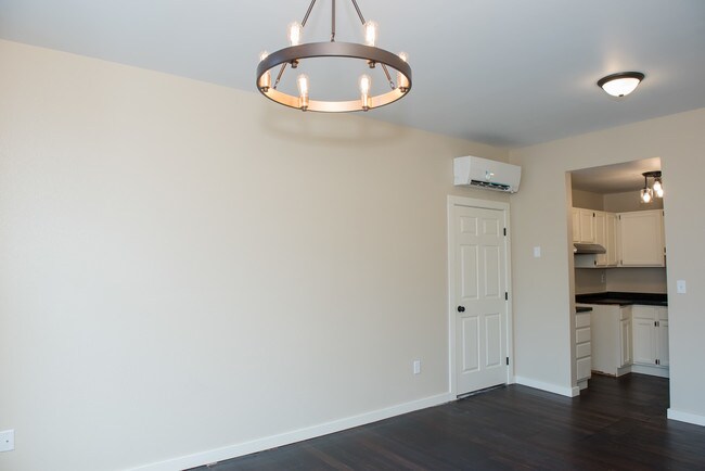 Building Photo - 19 8th St S