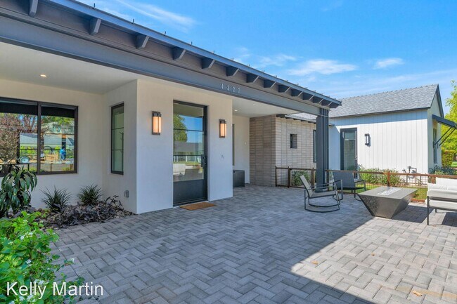 Foto del edificio - 5 br, 4.5 bath House - 4327 E Indianola Ave