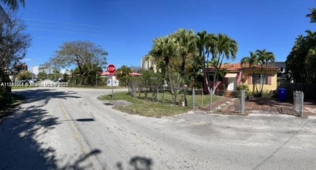 Building Photo - 2341 SW 34th Ave