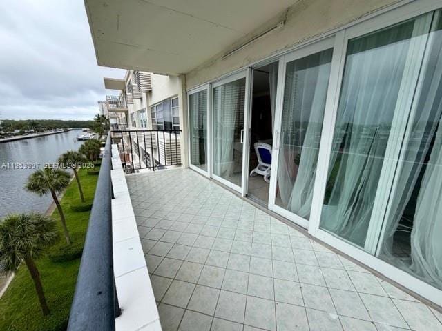 Building Photo - 220 Kings Point Dr