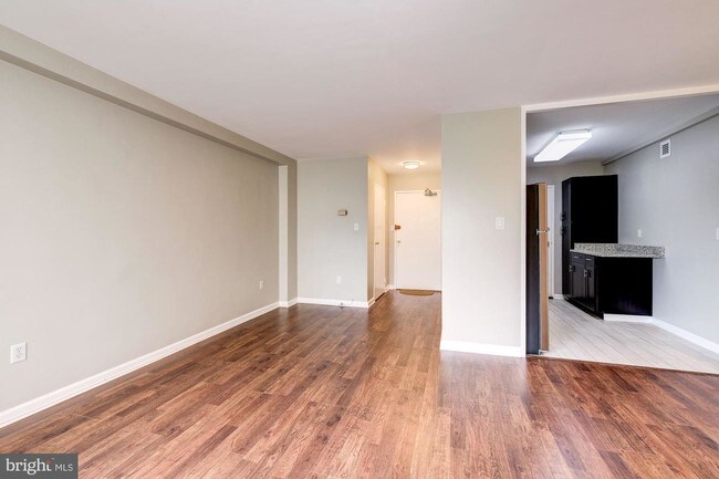 Foto del edificio - 6621 Wakefield Dr