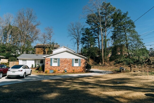 Building Photo - 1215 Vista Valley Dr NE