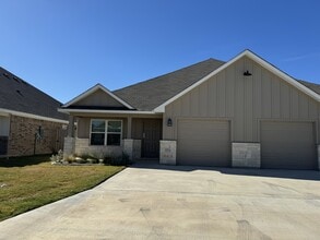 Building Photo - 3004 Wasilla Dr