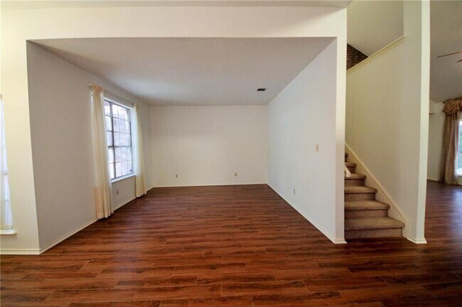 Building Photo - 13117 Boomer Ln