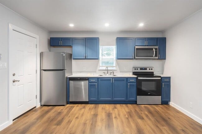 Building Photo - 1445 Hillview Ave