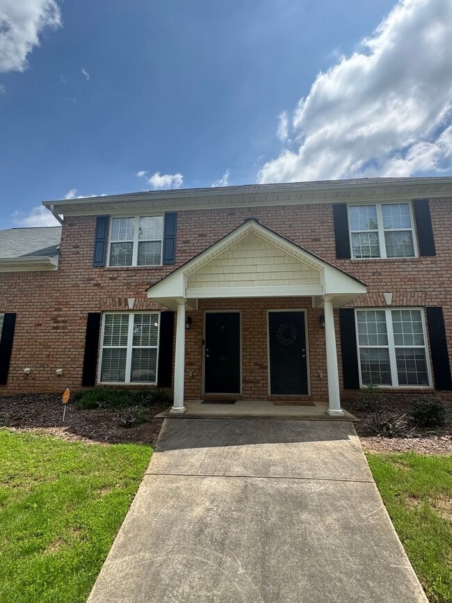 Building Photo - 320 Logmont Trace