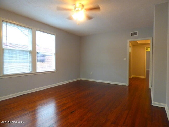 Building Photo - 2575 Myra St