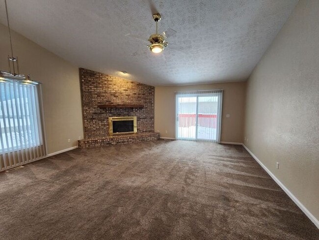 Foto del edificio - East Side Home Just Blocks From Baeslers And Meadows Shopping Center