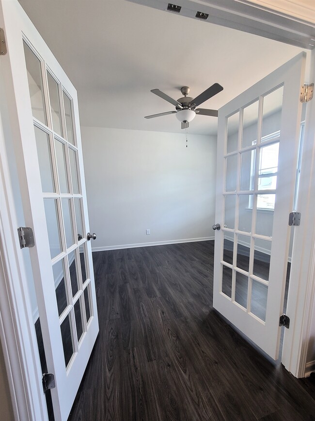 Building Photo - 713 Briar Gate Drive