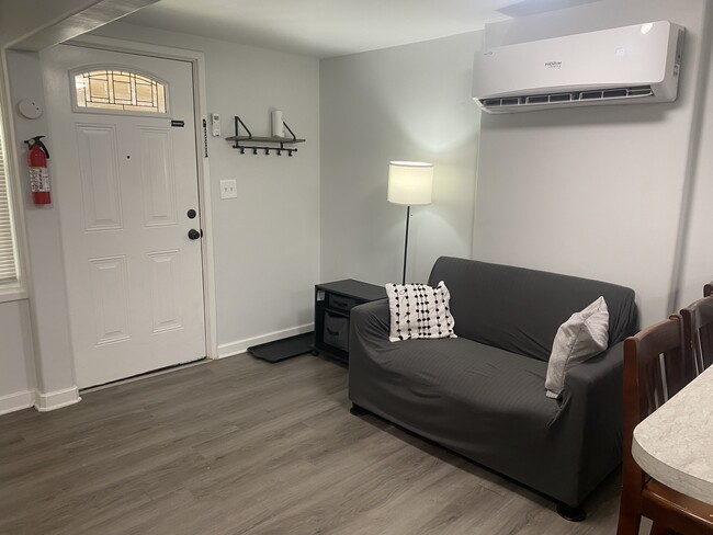 Building Photo - 516 36th Ave N