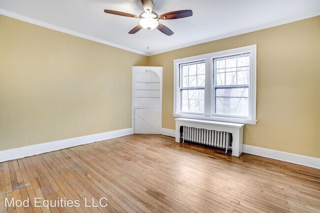 Building Photo - 806-816 Farmington Ave
