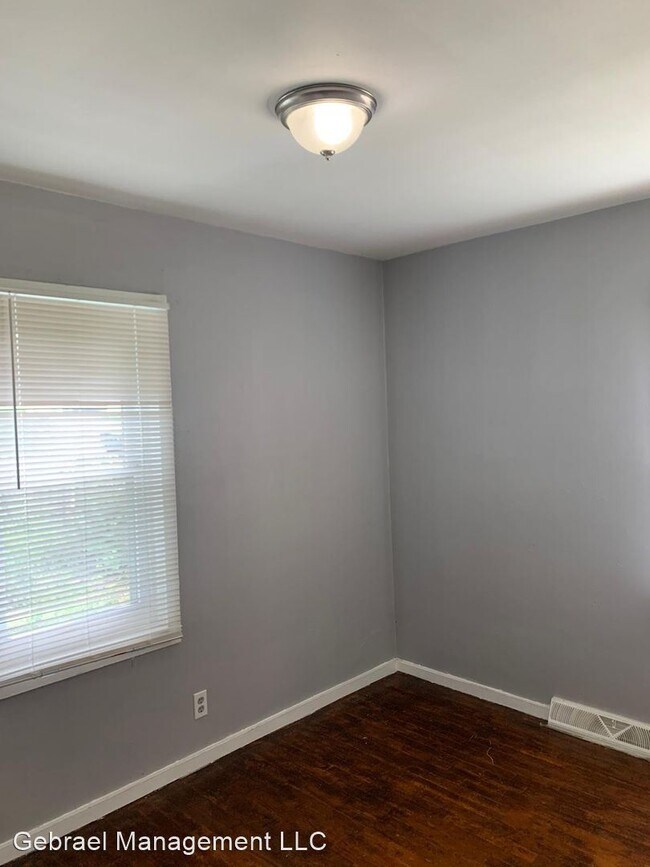 Building Photo - 995 S Ballenger Hwy