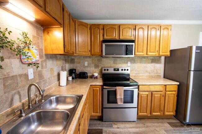 Building Photo - 5681 Hermosa Cir