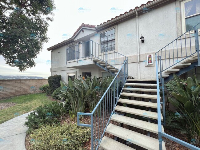 Building Photo - Second Level 2Bd/2Ba with Mountain Views!