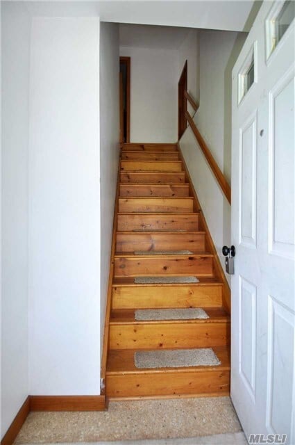 Building Photo - 20 Hallock Ln