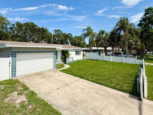 Building Photo - 1501 Carlos Ave