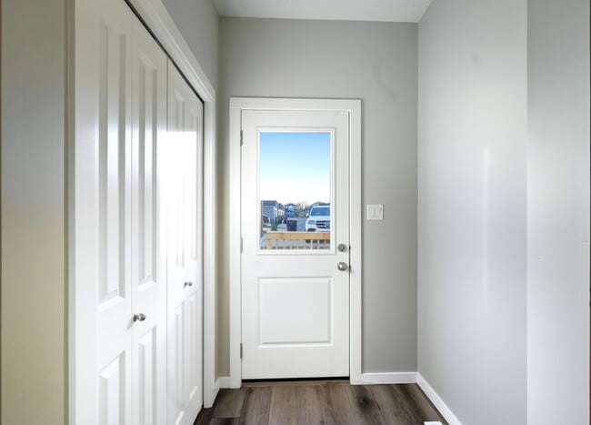 Building Photo - 3527 6 Ave SW