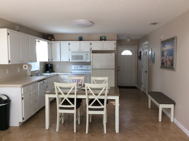 Foto del edificio - 723 Laurel Bay Cir