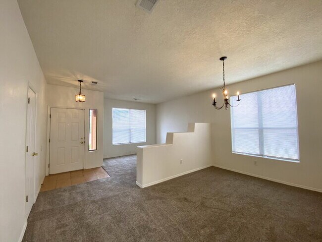 Foto del edificio - 2 STORY SW STYLE HOME W/LOFT