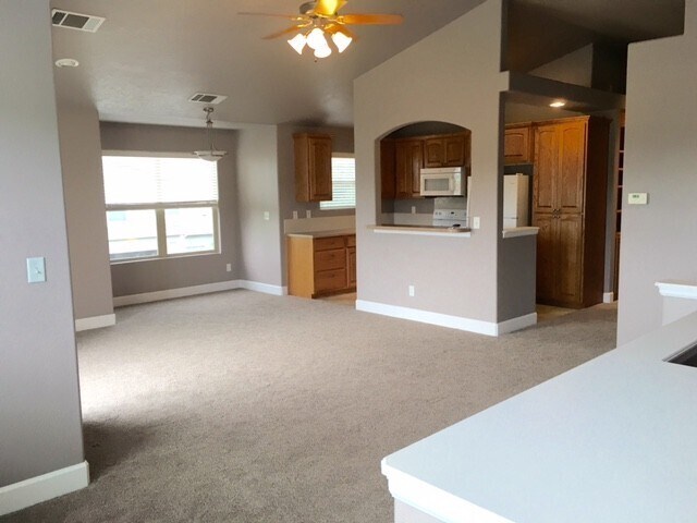Foto principal - Beautiful 1-Bedroom with Balcony & Garage