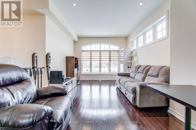 Photo du bâtiment - 233 Dundas Way