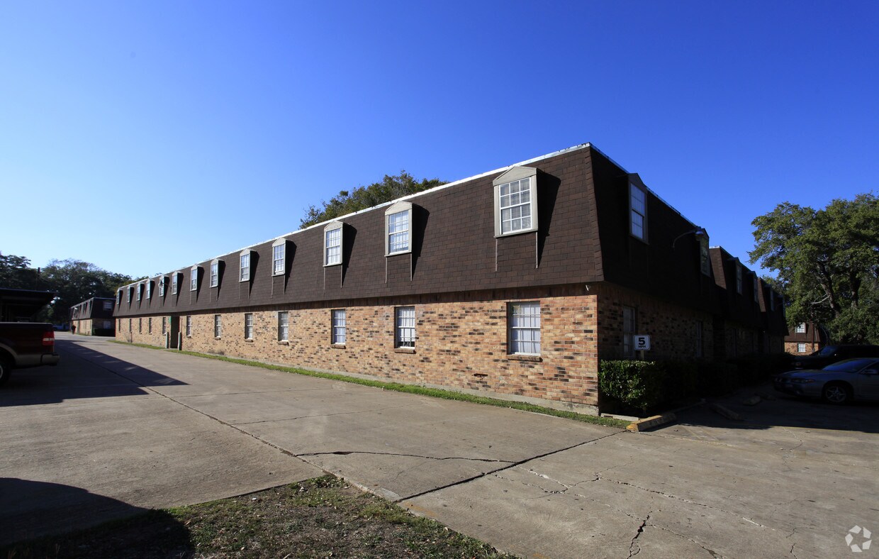 Foto principal - Olde Oaks Apartments