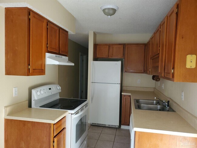 Foto del edificio - 3334 Pine Forest Rd